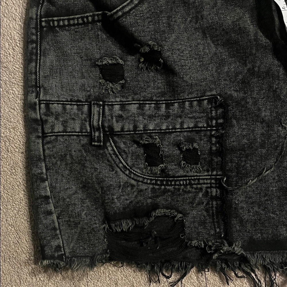 ✨ Trendy Washed Black High-Rise Distressed Cargo Shorts ✨ - Picture 4 of 10